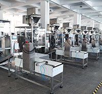 立式（shì）粉劑製袋裝（zhuāng）配車間現場那