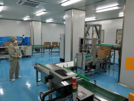 <b>自動（dòng）裝（zhuāng）箱機客戶現場</b>